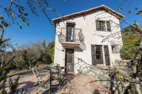 LB Vacation Rentals I Charming Little Bucolic House 5-Min From City